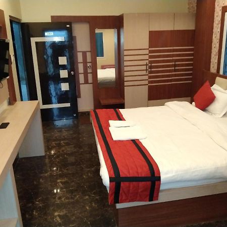Hotel delight deluxe Pipra Dewās Buitenkant foto