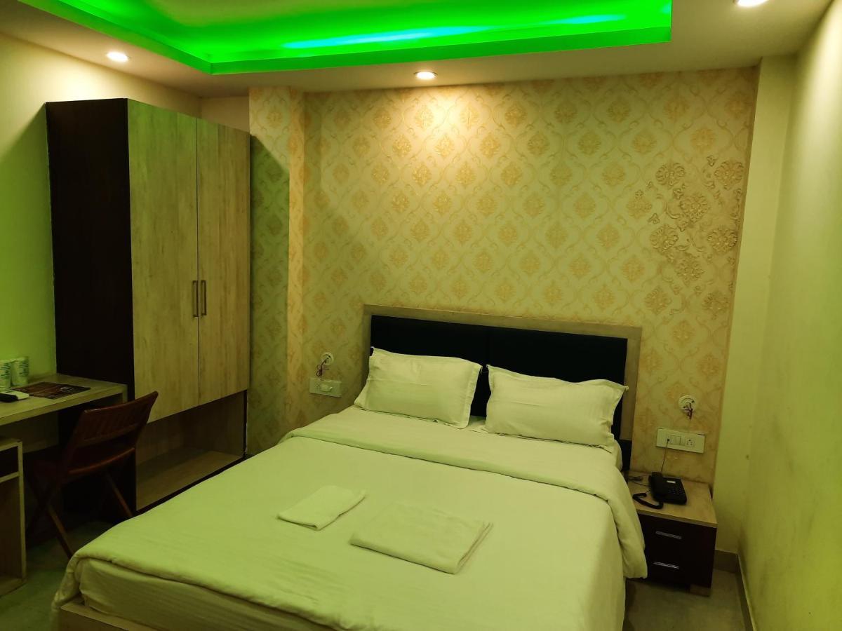 Hotel delight deluxe Pipra Dewās Buitenkant foto
