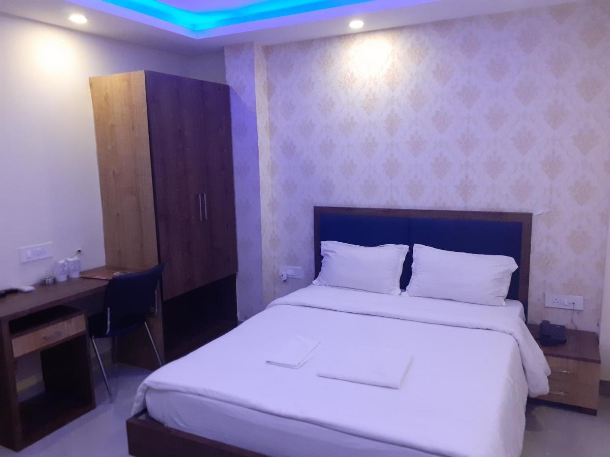 Hotel delight deluxe Pipra Dewās Buitenkant foto