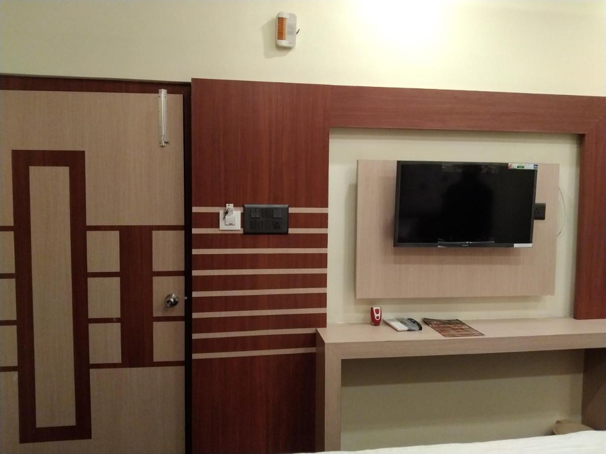 Hotel delight deluxe Pipra Dewās Buitenkant foto
