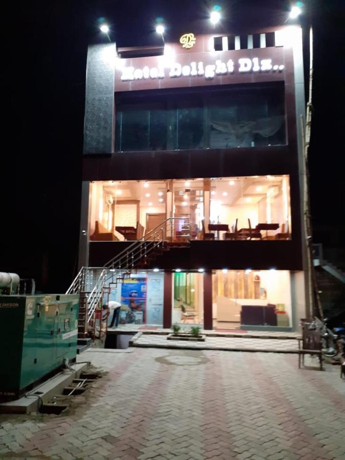 Hotel delight deluxe Pipra Dewās Buitenkant foto